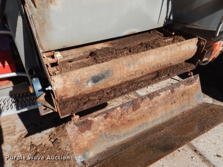 image for item DJ4946 Loewen 1022 feed grinder/mixer