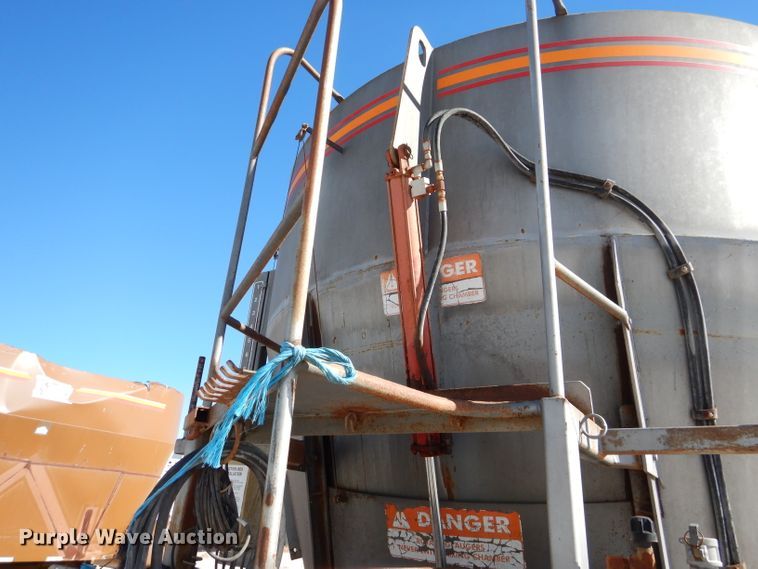 image for item DJ4946 Loewen 1022 feed grinder/mixer