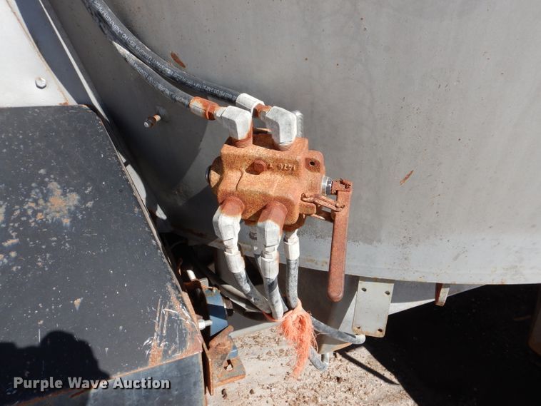 image for item DJ4946 Loewen 1022 feed grinder/mixer