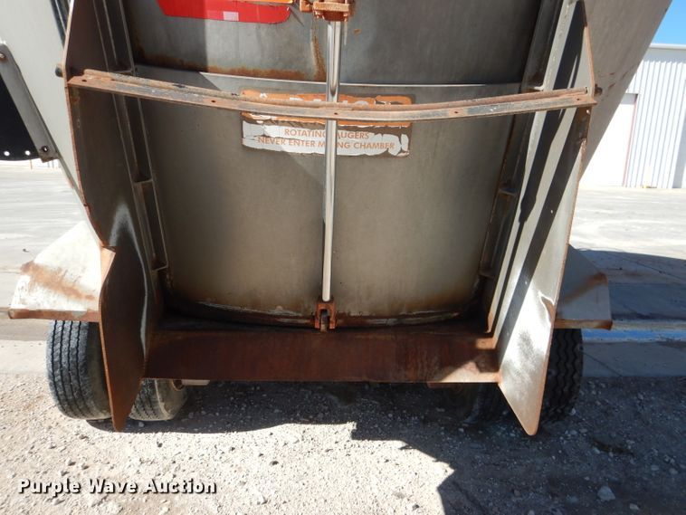 image for item DJ4946 Loewen 1022 feed grinder/mixer