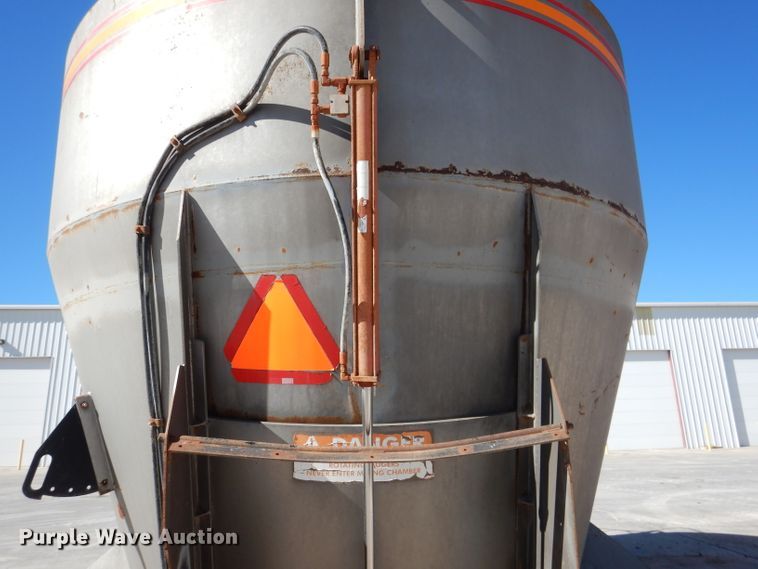 image for item DJ4946 Loewen 1022 feed grinder/mixer