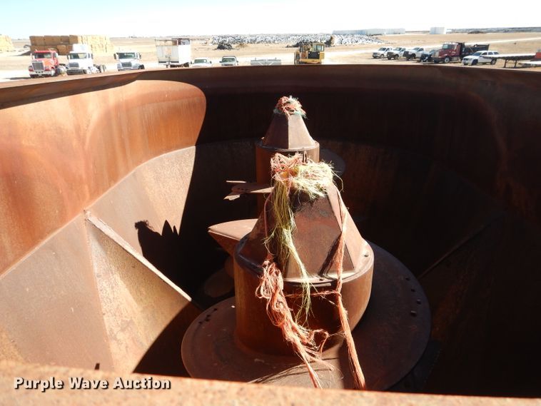 image for item DJ4946 Loewen 1022 feed grinder/mixer