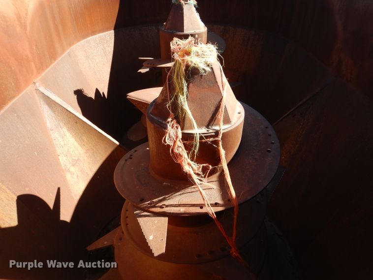 image for item DJ4946 Loewen 1022 feed grinder/mixer