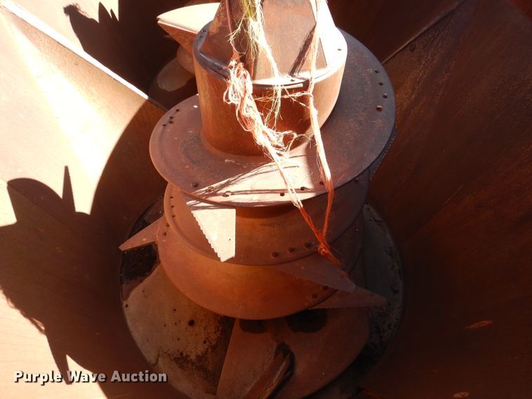 image for item DJ4946 Loewen 1022 feed grinder/mixer