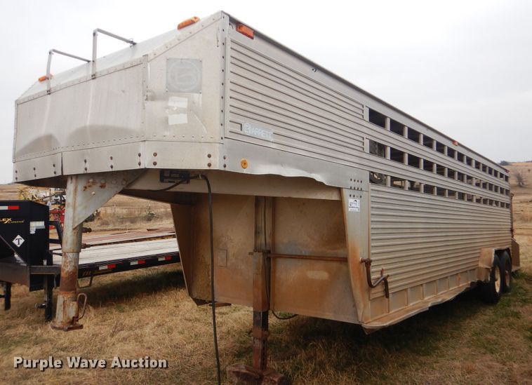 image for item DJ8607 1989 Barrett Trailers 88P5071  livestock trailer
