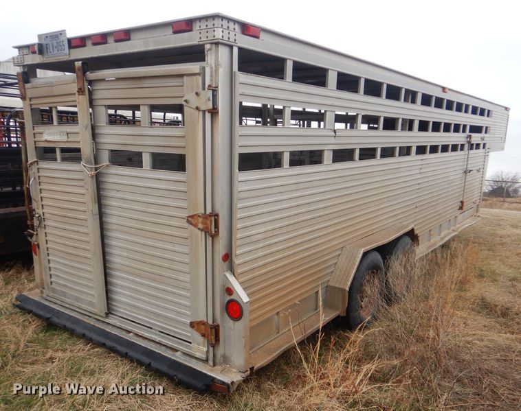 image for item DJ8607 1989 Barrett Trailers 88P5071  livestock trailer