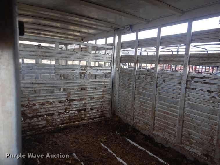 image for item DJ8607 1989 Barrett Trailers 88P5071  livestock trailer