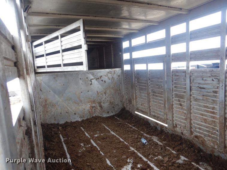 image for item DJ8607 1989 Barrett Trailers 88P5071  livestock trailer