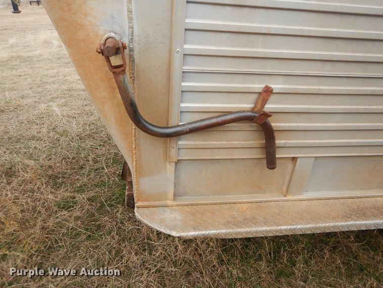 image for item DJ8607 1989 Barrett Trailers 88P5071  livestock trailer