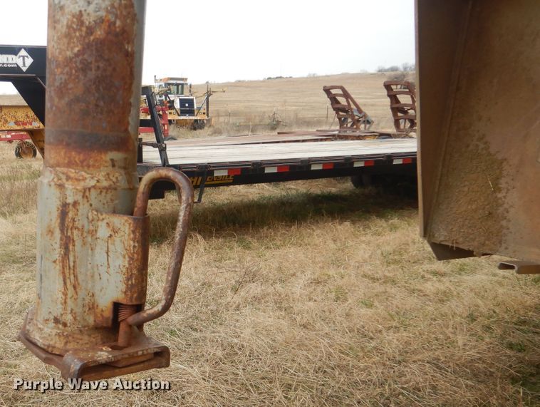 image for item DJ8607 1989 Barrett Trailers 88P5071  livestock trailer