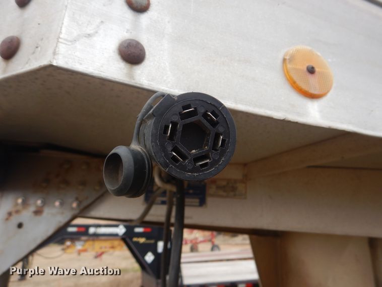 image for item DJ8607 1989 Barrett Trailers 88P5071  livestock trailer