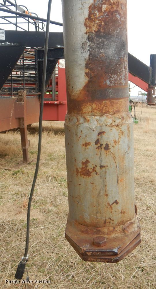 image for item DJ8607 1989 Barrett Trailers 88P5071  livestock trailer