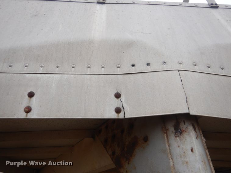 image for item DJ8607 1989 Barrett Trailers 88P5071  livestock trailer