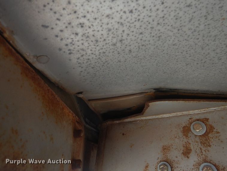 image for item DJ8607 1989 Barrett Trailers 88P5071  livestock trailer