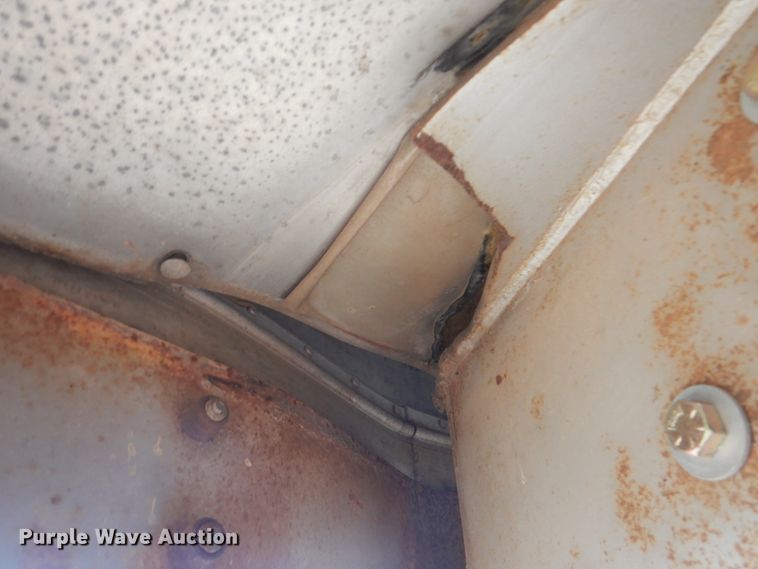 image for item DJ8607 1989 Barrett Trailers 88P5071  livestock trailer