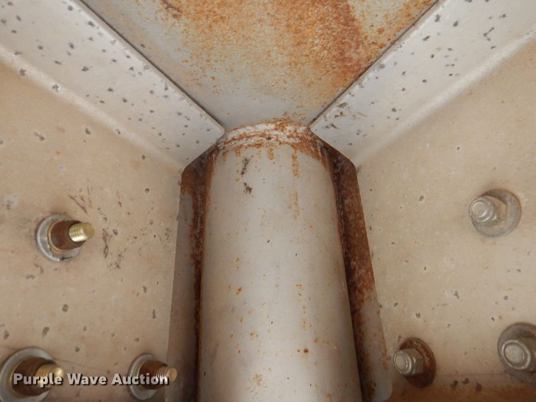 image for item DJ8607 1989 Barrett Trailers 88P5071  livestock trailer