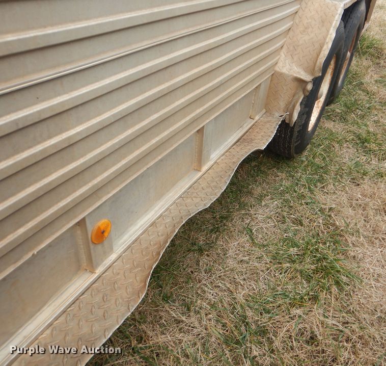 image for item DJ8607 1989 Barrett Trailers 88P5071  livestock trailer