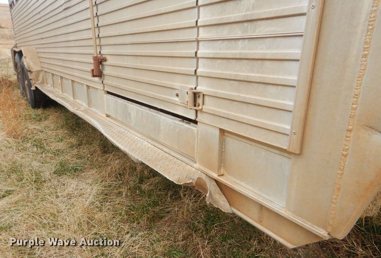 image for item DJ8607 1989 Barrett Trailers 88P5071  livestock trailer