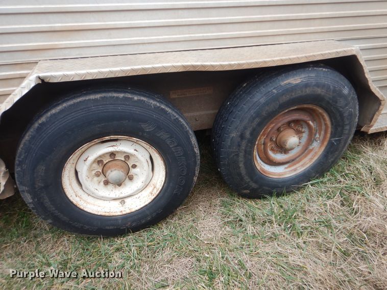image for item DJ8607 1989 Barrett Trailers 88P5071  livestock trailer