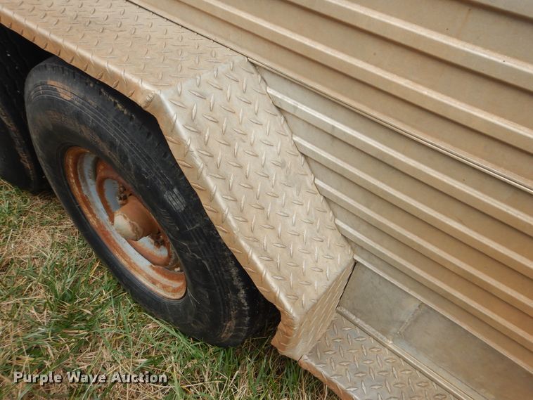 image for item DJ8607 1989 Barrett Trailers 88P5071  livestock trailer