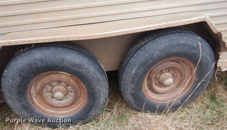 image for item DJ8607 1989 Barrett Trailers 88P5071  livestock trailer