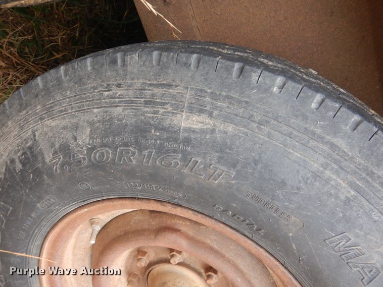 image for item DJ8607 1989 Barrett Trailers 88P5071  livestock trailer