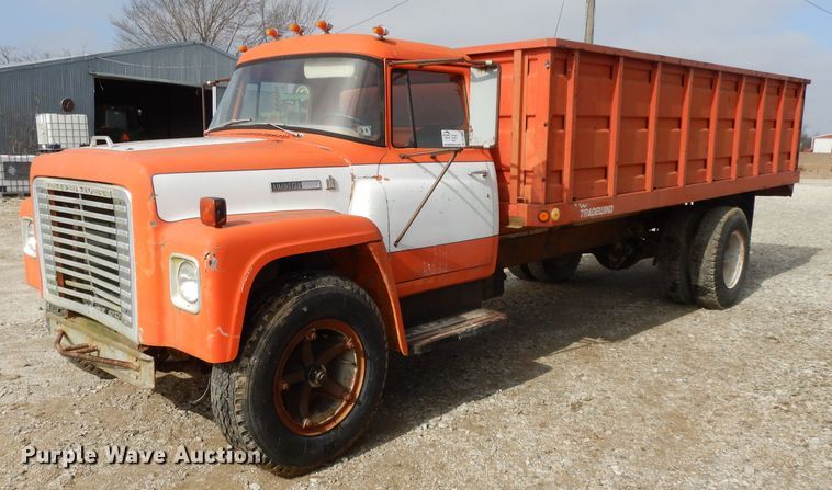image for item DL2004 1974 International Loadstar 1700  grain truck