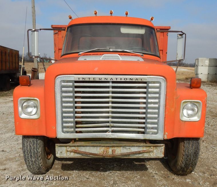 image for item DL2004 1974 International Loadstar 1700  grain truck