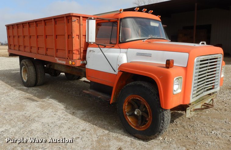 image for item DL2004 1974 International Loadstar 1700  grain truck