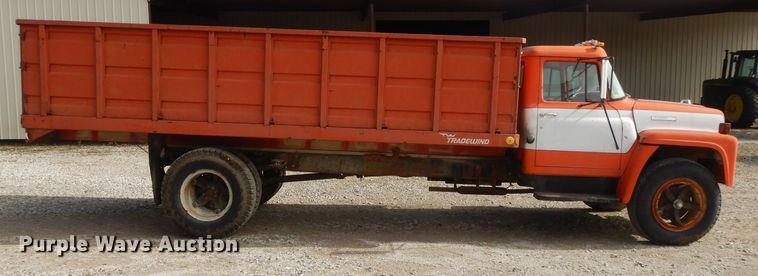 image for item DL2004 1974 International Loadstar 1700  grain truck