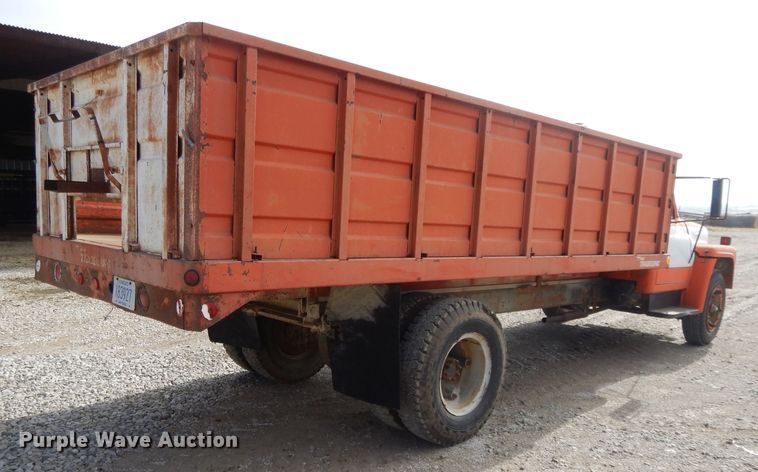 image for item DL2004 1974 International Loadstar 1700  grain truck