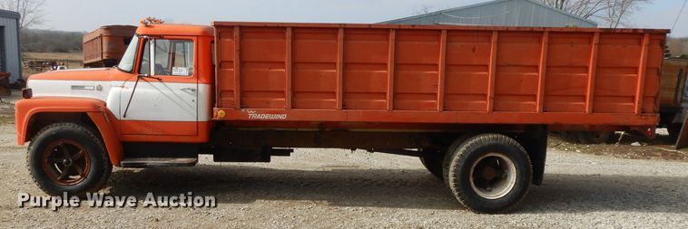 image for item DL2004 1974 International Loadstar 1700  grain truck