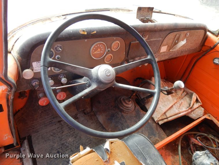 image for item DL2004 1974 International Loadstar 1700  grain truck