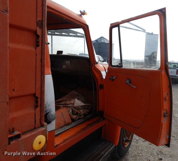 image for item DL2004 1974 International Loadstar 1700  grain truck