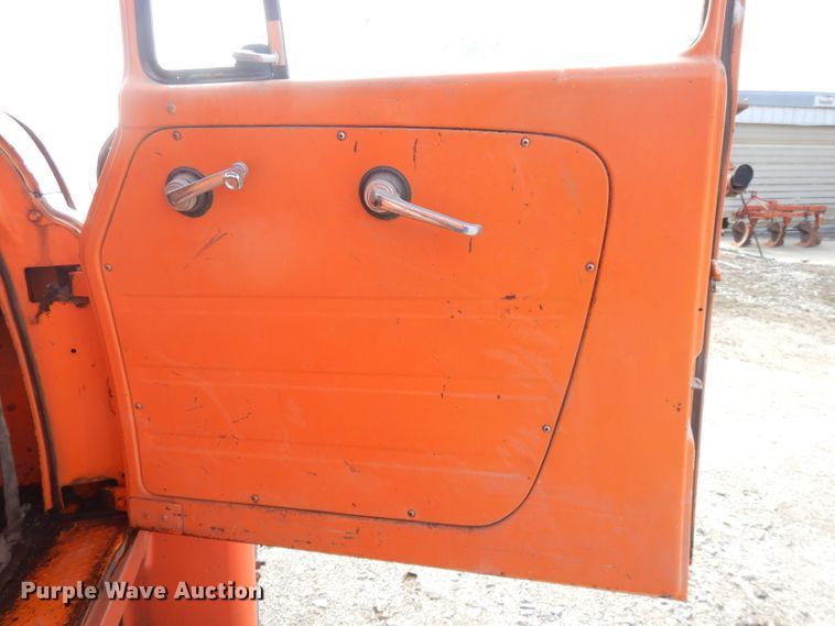 image for item DL2004 1974 International Loadstar 1700  grain truck