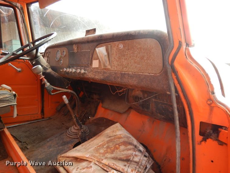 image for item DL2004 1974 International Loadstar 1700  grain truck