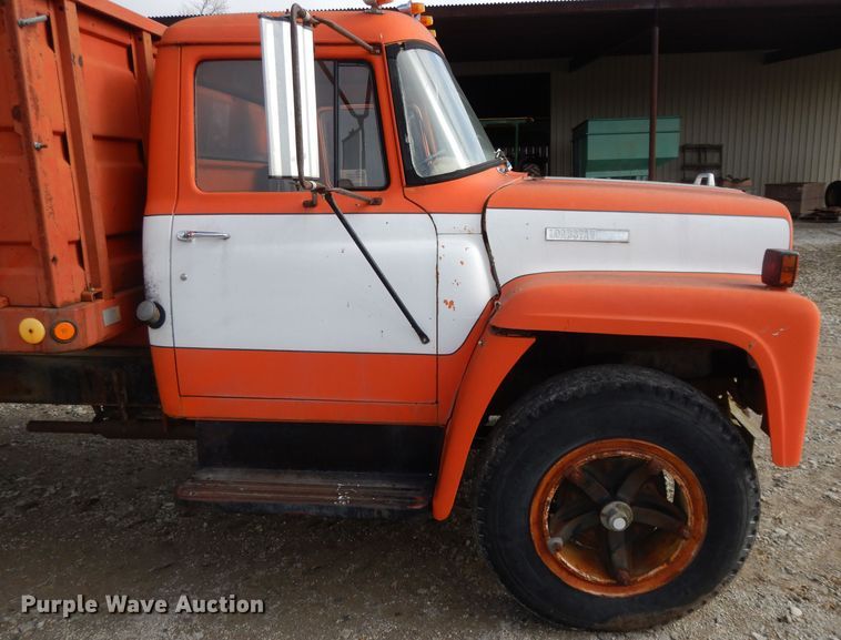 image for item DL2004 1974 International Loadstar 1700  grain truck