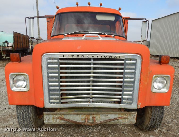 image for item DL2004 1974 International Loadstar 1700  grain truck
