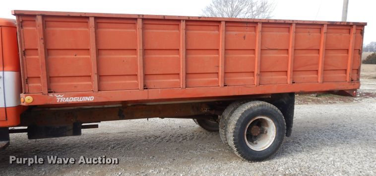 image for item DL2004 1974 International Loadstar 1700  grain truck