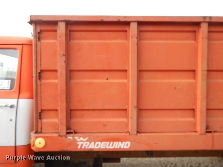 image for item DL2004 1974 International Loadstar 1700  grain truck