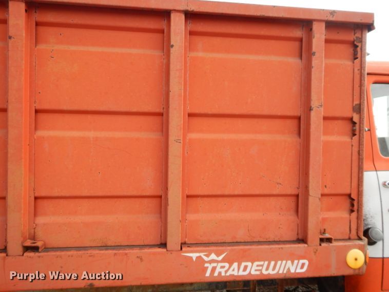 image for item DL2004 1974 International Loadstar 1700  grain truck