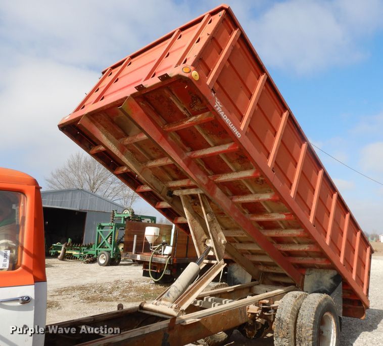 image for item DL2004 1974 International Loadstar 1700  grain truck