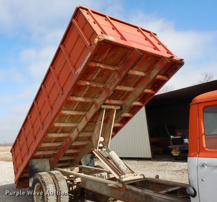 image for item DL2004 1974 International Loadstar 1700  grain truck