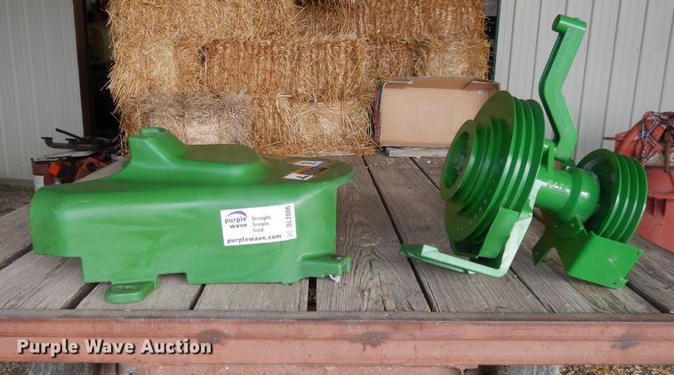 image for item DL2006 John Deere straw chopper jack shaft