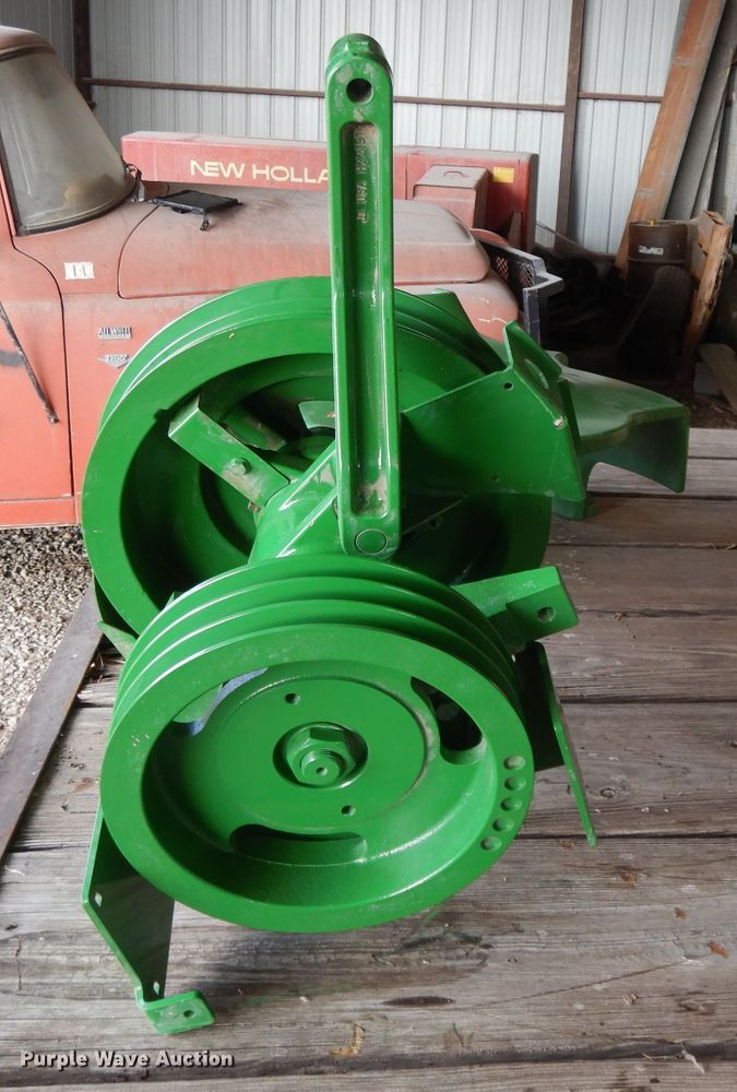 image for item DL2006 John Deere straw chopper jack shaft