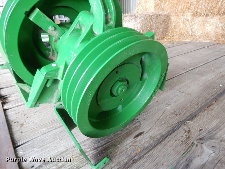 image for item DL2006 John Deere straw chopper jack shaft
