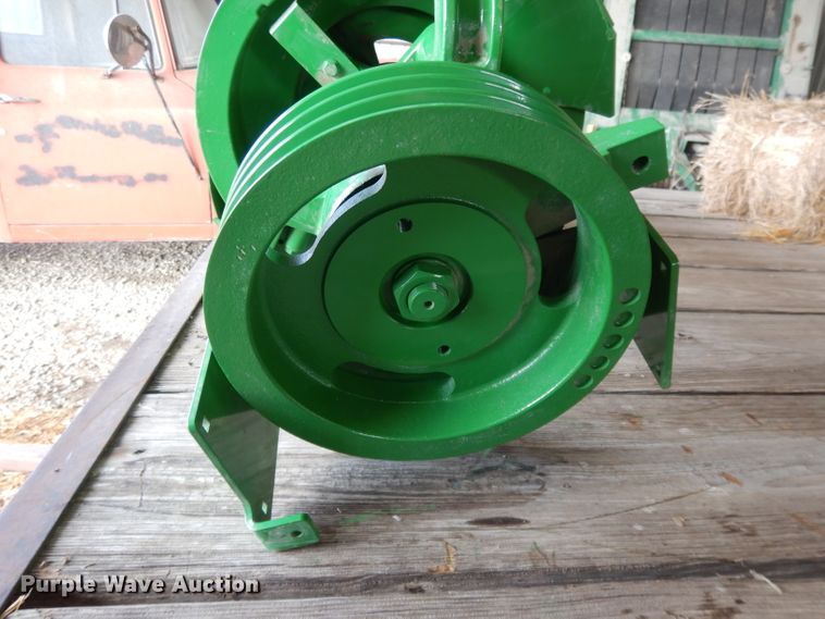 image for item DL2006 John Deere straw chopper jack shaft