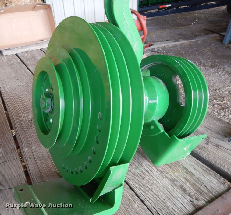 image for item DL2006 John Deere straw chopper jack shaft