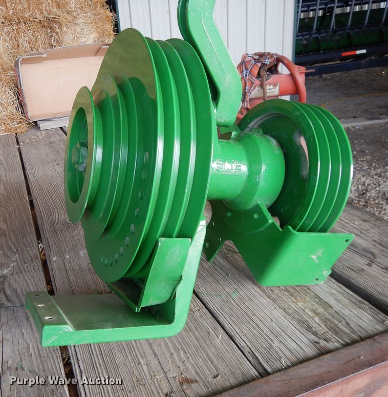 image for item DL2006 John Deere straw chopper jack shaft