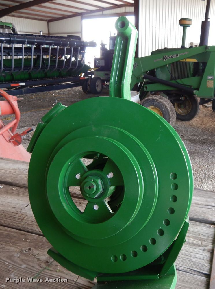 image for item DL2006 John Deere straw chopper jack shaft